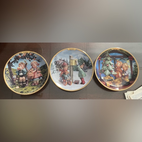MJ Hummel Seasons of Joy Perpetual Calendar Plate Collection - Picture 2 of 4